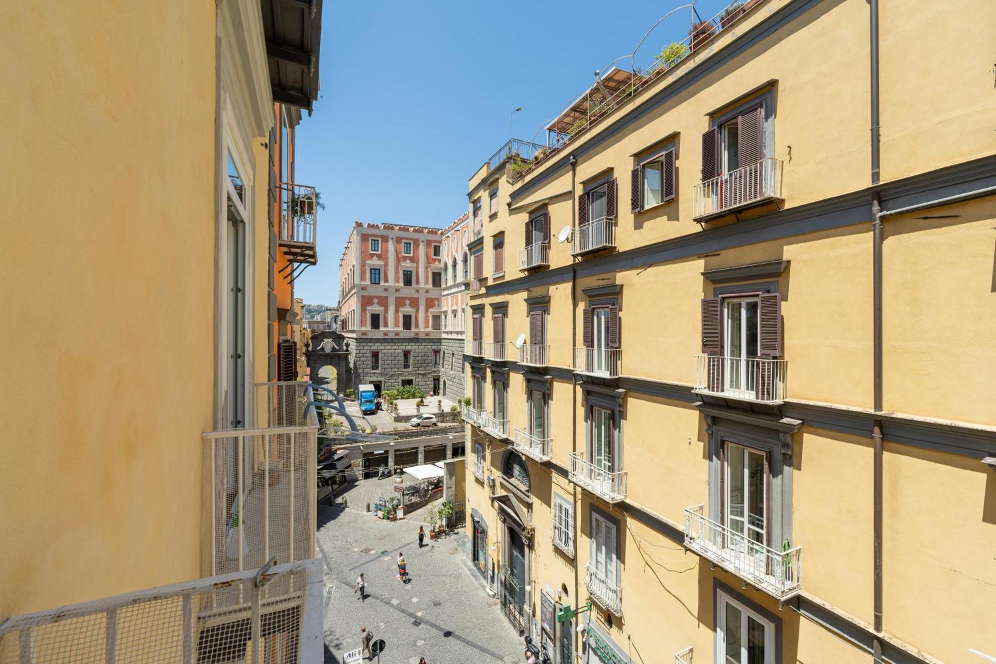 Aristocrat Chiaia Bridge Apartment Naples Exterior photo